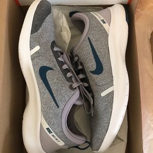 BRAND NEW Nike Flex Experience Run 8 Running Shoes